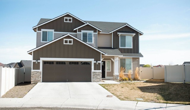 Spacious 5-bedroom house in lovely Twin Falls with AC
