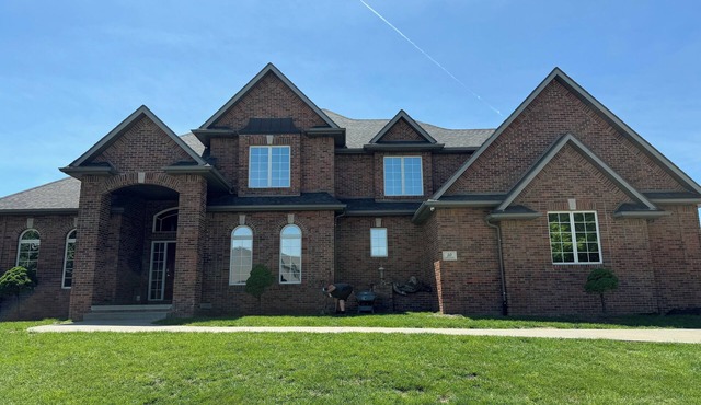 Spacious 5-bedroom house in beautiful Carter Lake with fitness room, WiFi