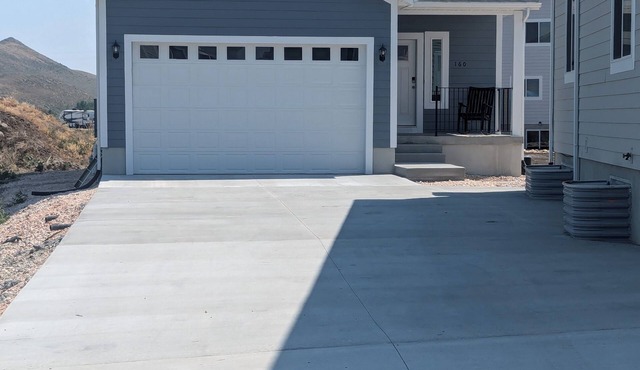 Spacious 6-bedroom home with Ideal Beach access in Garden City.