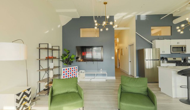 Spacious 6BR South Loop Luxury Suite Near McCormick Place & Soldier Field for 12 in Chicago
