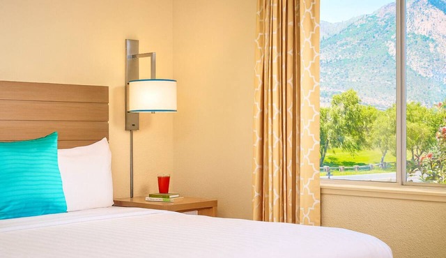 Spacious and Modern Suites Near Bushmaster Park, Pets are Allowed, Pool!