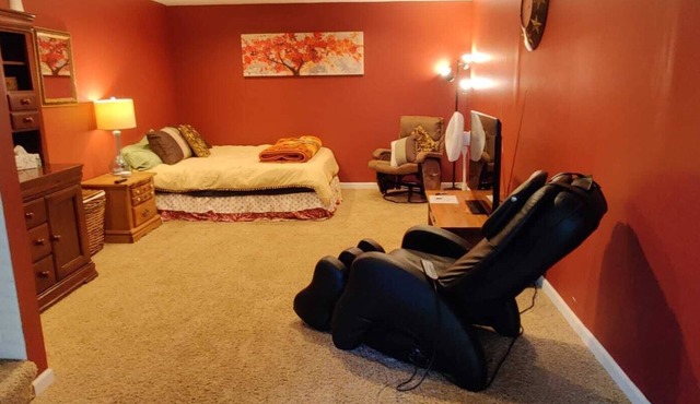Spacious Basement with Private Walkout Entrance! Massage Chair, Desktop PC.