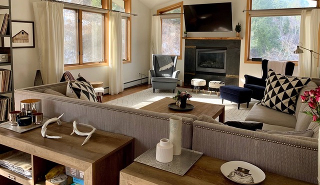 Spacious, Bright Penthouse Condo Mins to Vail & BC-great for families & couples in Eagle-vail
