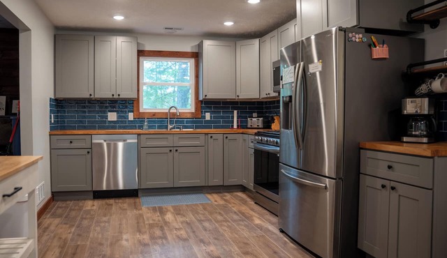 Spacious cabin ORV trails Big Bass Lake access Plenty of parking!