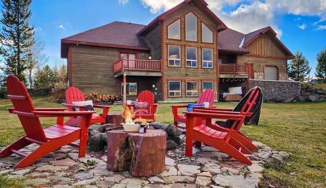 Spacious Cabin with Hot Tub, Fire Pit, Game Room
