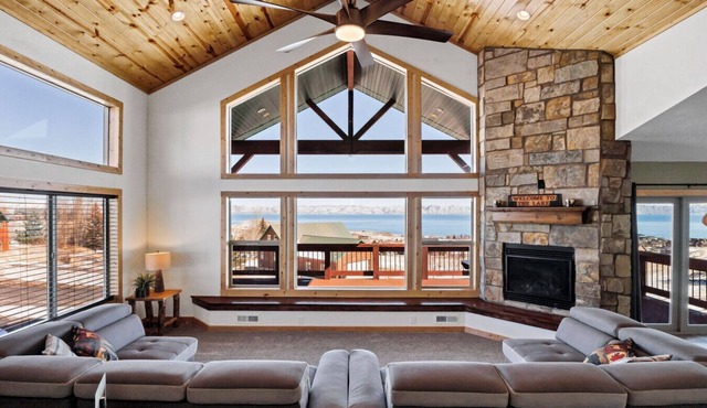 Spacious Country Bear Cabin at Bear Lake