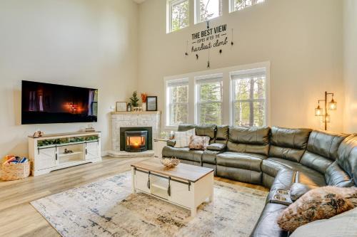 Spacious Donnelly Family Home w/Private Hot Tub!