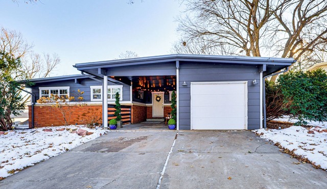 Spacious & Family Friendly! Lincoln Home Near Dtwn