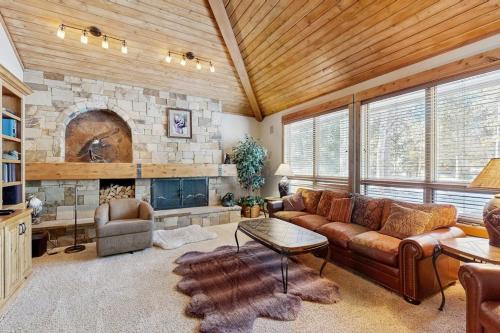 Spacious family friendly home gym in garage W&D WIFI - SHARC resort amenities