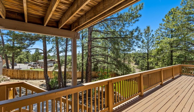 Spacious Flagstaff Lodge | Hot Tub | Sleeps 10