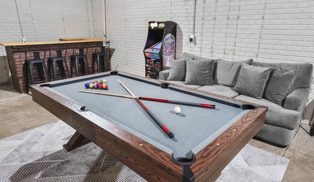 Spacious for Groups~Game Room~5 Min to Mass Ave