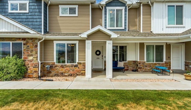 Spacious four bedroom townhome close to restaurants, shops, beaches, and the marina