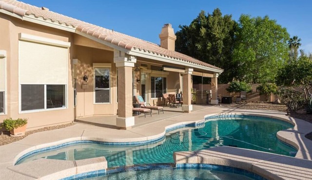 Spacious golf course house, pool heater, spa in Goodyear