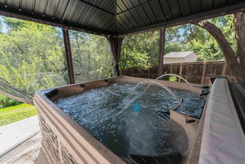 Spacious home with Game Room Hot Tub & Sauna