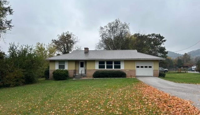 Spacious house with large front and back yard, recently renovated