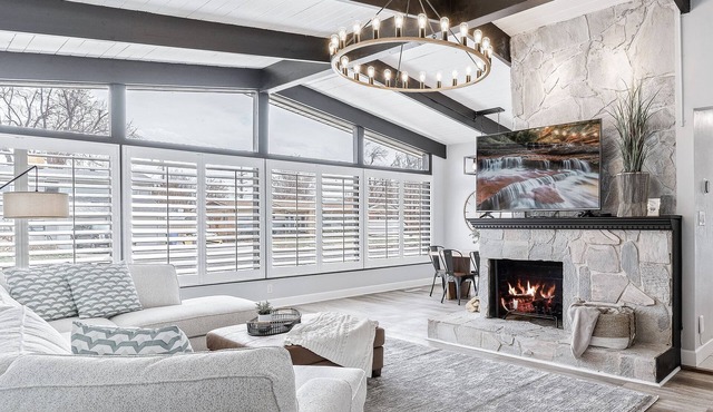 Spacious Mountain Modern Getaway - Hot Tub, Home Theater & Fire Pit