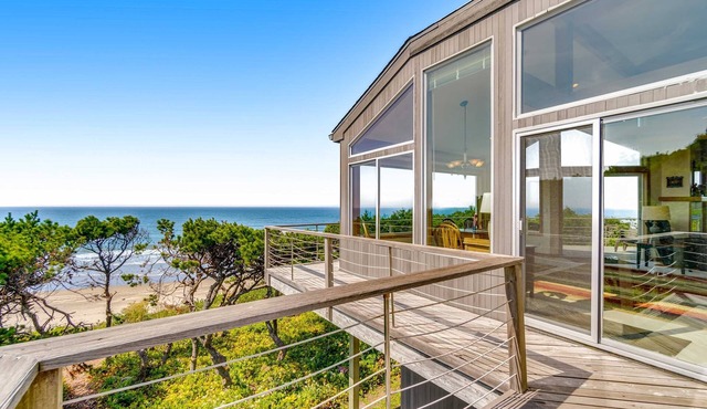 Spacious oceanfront home with free WiFi, and wrap-around deck in South Beach