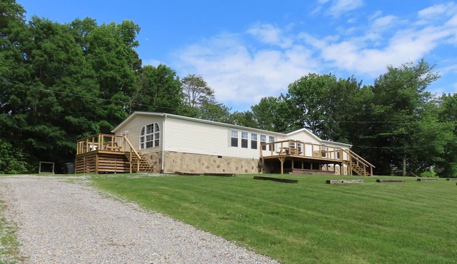 Spacious, Pet-Friendly Home Near Douglas Lake, Room for Families, Groups & Boats
