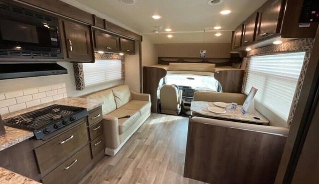 Spacious RV - Open Tulip Time