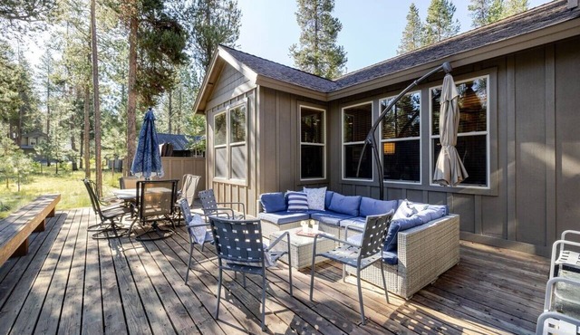 Spacious Sunriver Getaway with Hot Tub and Games