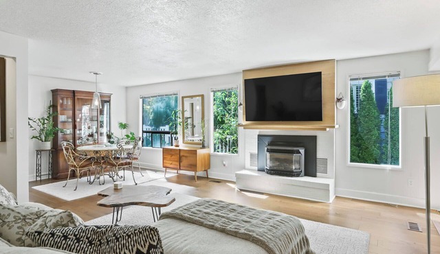 Spacious SW Portland home with Fire Pit