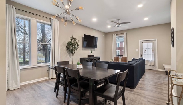 Spacious three bedroom ten min from downtown!