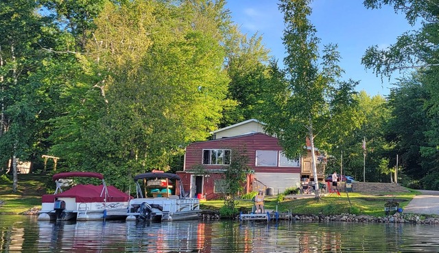 Spacious up north retreat, great for all ages. Beautiful views of Chute Pond. in Suring