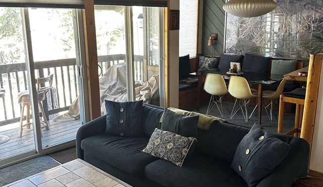 Spacious Updated Mammoth Lakes Condo 2BR/2BA + Garage - Near Skiing and Village in Mammoth Lakes