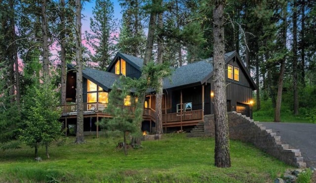 Spacious Wooded Getaway Cabin near McCall