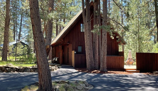 Special Aug 4-10 Discount! Close to River, Cedar Chalet, Top Ratings, Dog OK