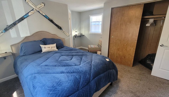 Spokane Chalet 2 bed 2 bath sleeps 6