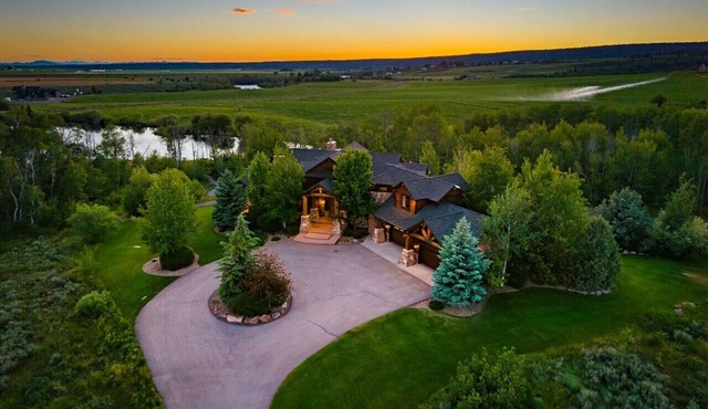 Spring Shores Lodge | Luxury Mtn Estate, Sleeps 40, Private Lake & More!