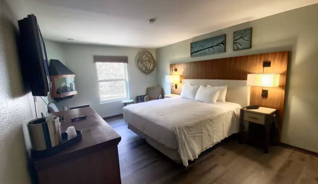 Standard King at The Retreat on Charleston Peak – Year-Round Adventures