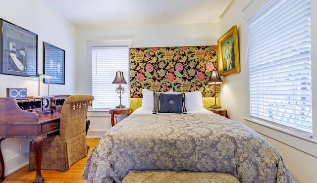 Stay in the Heart of Midtown Mobile | Pet Friendly