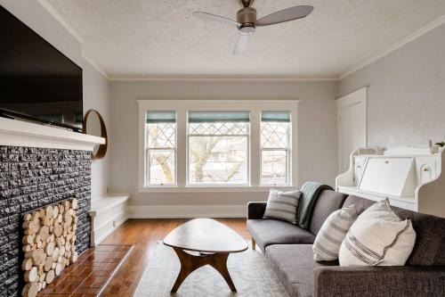 Stay Portland - Comfy SE Portland Apartment - Great Eats & Bars
