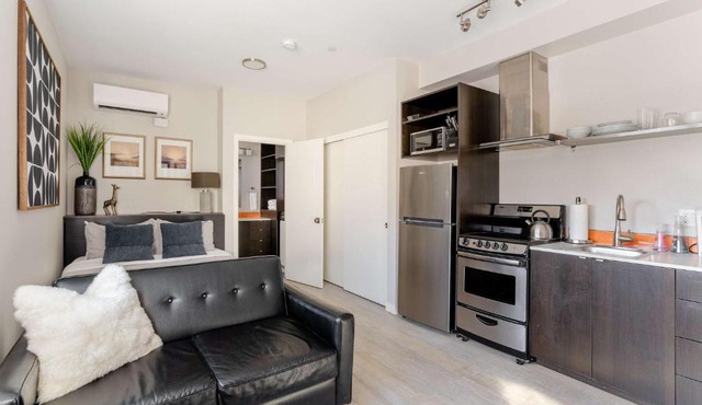Stay Portland - Modern Portland Studio - Food Carts & Local Shops