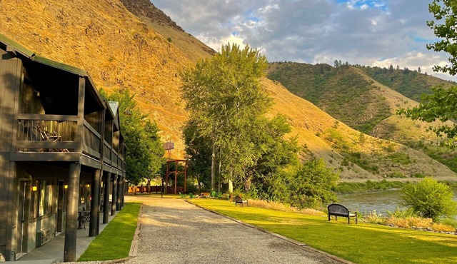 Steelhead Lodge