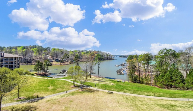 Stoneview Lakeside Dreams, 3BR Stillwaters Lake Condo