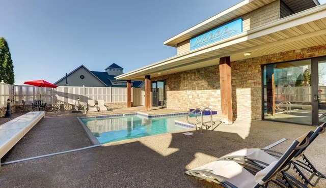 Stoney Creek Stay | 2 Suites | 0.8 mi to TaxSlayer Center