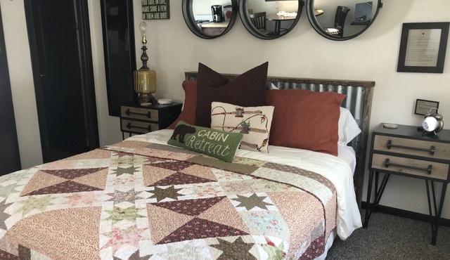 Studio Kitchenette w/ Queen bed on the Gallatin River. 22 mi from ski resorts.