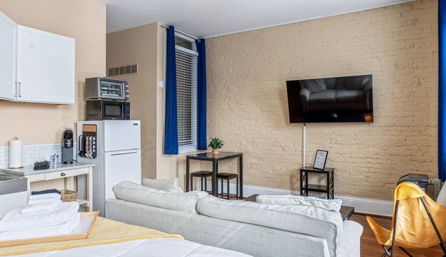 Studio on Historic Main by StayLage