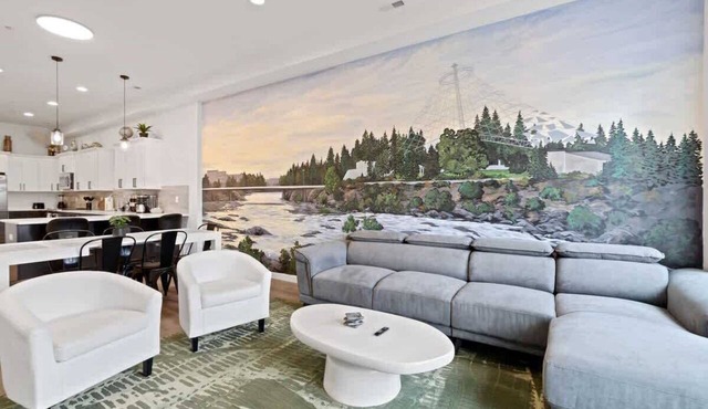 Stunning 3-Bed Retreat in the Heart of Downtown