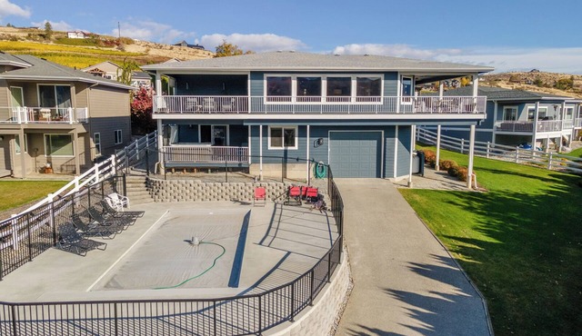 Stunning 4BR Home in Manson with Lake Views, Private Pool and Hot Tub!