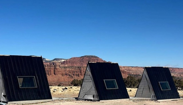 Stunning A-Frame Cabin Surrounded by Beautiful Red Rock for a Memorable Escape with Your Pet in Teasdale, Utah