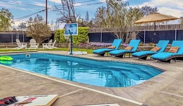 Stunning and spacious retreat w/Heated pool and hot tub