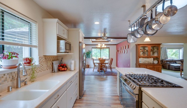 Stunning Medford Escape w/ Panoramic Views!