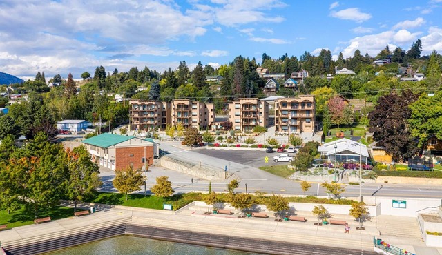Stunning Poolside Condo - Wineries - Lake - Marina