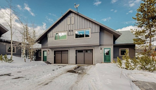Stunning ski-in/ski-out townhome with a private indoor hot tub