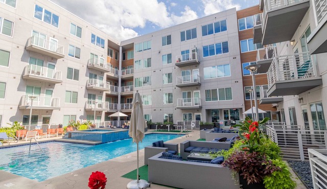 Stylish 2 Bedroom With Pool