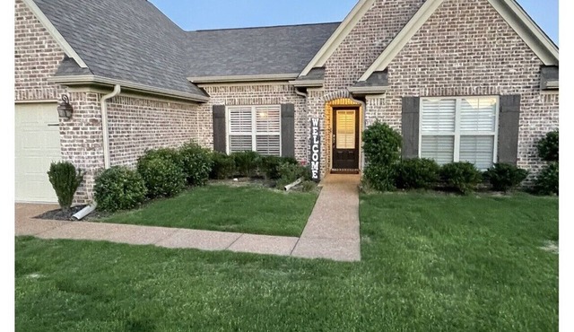 Stylish 3 bedroom ranch just south of Memphis